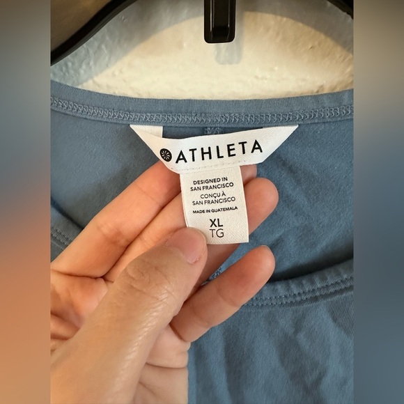 Athleta essentials top - Picture 4 of 5